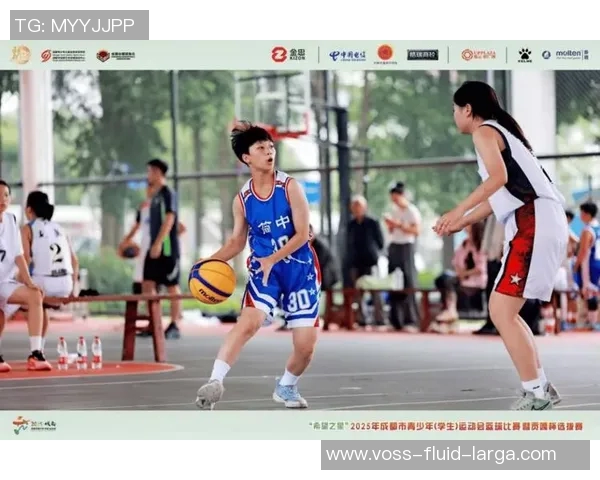 成都篮球队比赛经验引发热议球迷对战术与表现的不同看法